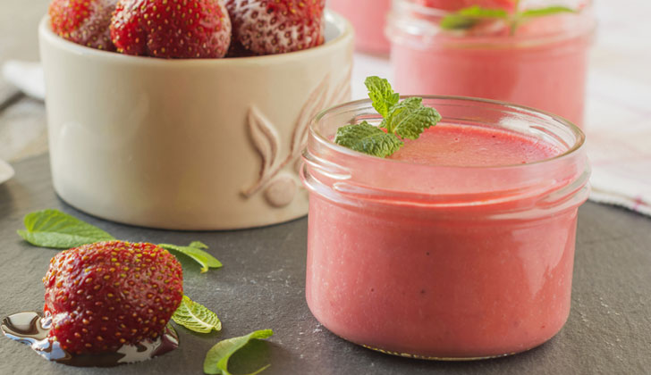 Mousse de frutillas en Tazas Le creuset