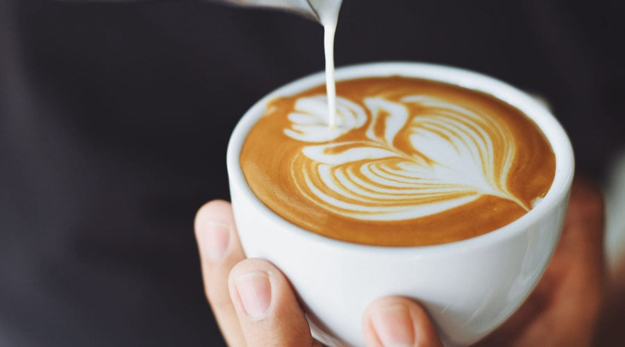 Cómo verter arte con tu preparación Latte