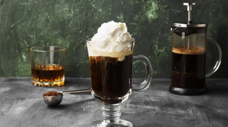 ¿Cómo hacer un café irlandés helado?